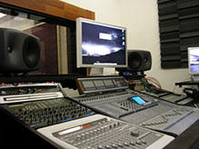 consolle control room della regia del sonora studio di registrazione produzione musicale di roma