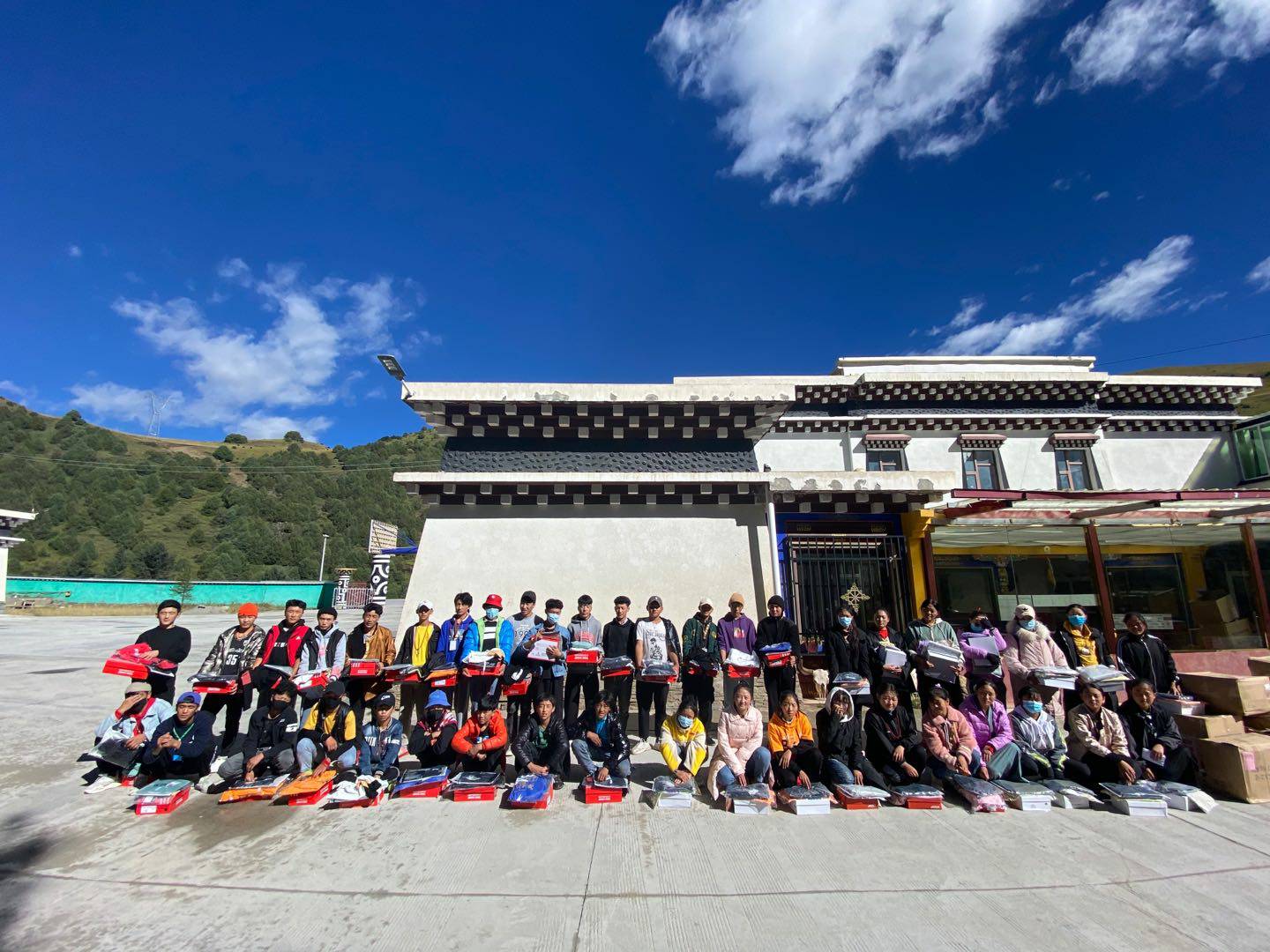 宁波张伟新媒体营销策划有限公司公益回顾丨家国同欢月同圆 温暖满载甘孜州(图8) 宁波张伟新媒体营销策划有限公司公益回顾丨家国同欢月同圆 温暖满载甘孜州(图8)